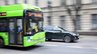 India partners US to roll out 10,000 e-buses across country