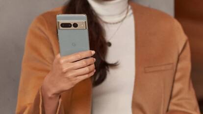 Google Pixel 8 Pro की दिखी पहली झलक, तीन कैमरे के साथ लेगा बाजार में एंट्री