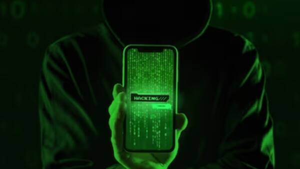 Android यूजर्स को सरकार की चेतावनी, फेक ऐप से फोन हो रहे हैक phone hacl