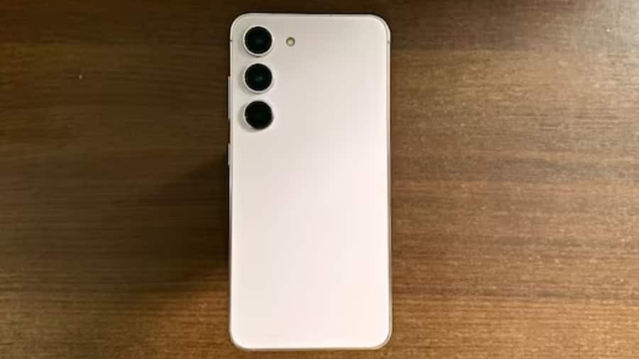 Samsung Galaxy S24 की फोटो लीक, तीन कैमरे के साथ देगी मार्केट में दस्तक samsung (3)