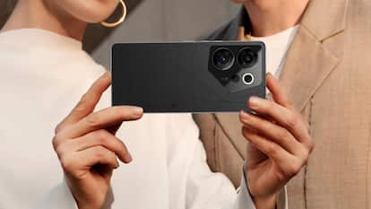 Amazon Sale: शानदार कैमरे वाले स्मार्टफोन पर मिल रही धमाकेदार डील, सस्ते में खरीदने का मौका