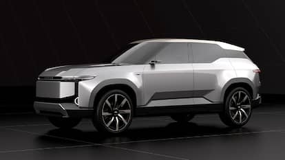 Toyota Land Cruiser Se EV की दिखी पहली झलक, दमदार मोटर के साथ होगी लॉन्च