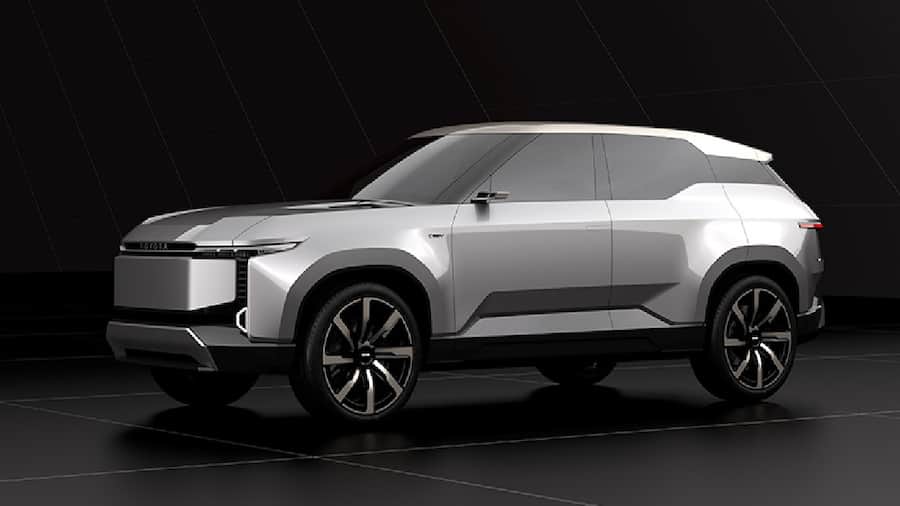 Toyota Land Cruiser Se EV की दिखी पहली झलक, दमदार मोटर के साथ होगी लॉन्च car