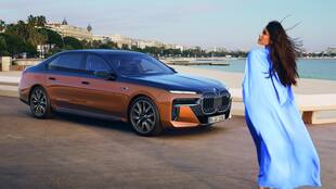BMW i7 M70 xDrive भारत में हुई लॉन्च, सिंगल चार्ज में चलेगी 560Km