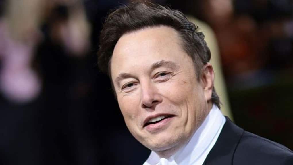 Elon Musk earns a figure north of $400,000 an hour.