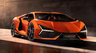 Lamborghini Revuelto V12 Hybrid: शानदार लुक वाली स्पोर्ट्स कार इस दिन भारत में होगी लॉन्च, जानें संभावित कीमत