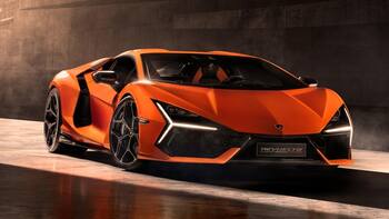 Lamborghini Revuelto V12 Hybrid: शानदार लुक वाली स्पोर्ट्स कार इस दिन भारत में होगी लॉन्च, जानें संभावित कीमत
