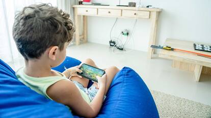 Meta wants new law that lets parents approve their kids' app downloads