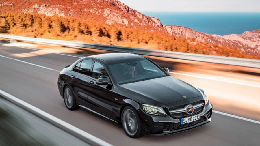 Mercedes-AMG C43 शानदार फीचर के साथ भारत में हुई लॉन्च, जानिए कीमत car (1)