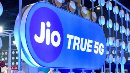 Telecom giants Jio, Airtel to hike 5G data price amid nationwide rollout