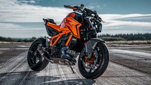 KTM 1390 Super Duke R बाइक हुई रिवील, सुपरनेकेड डिजाइन के साथ मिलेगा दमदार इंजन