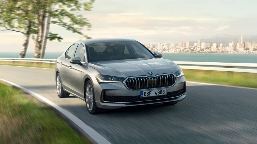 Skoda Superb के नए अवतार से उठा पर्दा, ज्यादा स्पेस के साथ मिलेंगे एडवांस फीचर्स skoda (1)