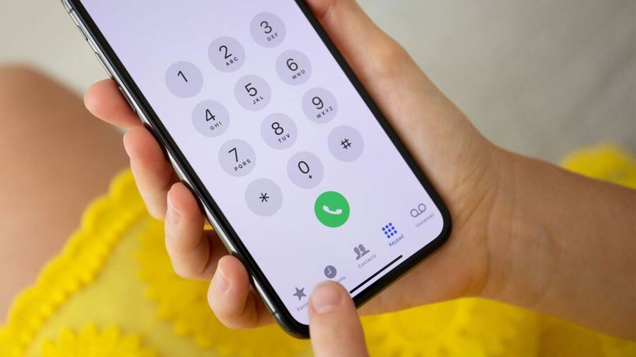 Call forwarding Scam: फोन में टाइप किया यह नंबर तो हैक हो जाएगा अकाउंट, जानें कैसे बचें smartphone-dialer