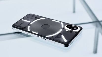 Nothing Phone (2) फोन पर मिल रहा 13,000 रुपये का डिस्काउंट, Flipkart Winter Fest sale का उठाएं फायदा