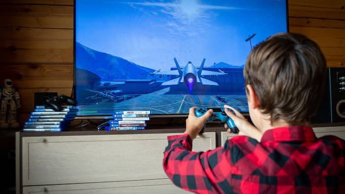 Amazon is giving good discounts on gaming accessories.