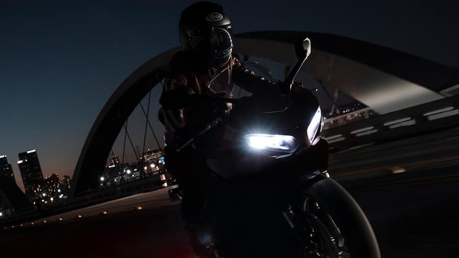 Triumph Daytona 660 से इस दिन उठेगा पर्दा, स्पोर्टी लुक के साथ मिलेगा दमदार इंजन bike (2)