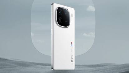 Amazon Offers: महंगे स्मार्टफोन लाए सस्ते में घर, मिल रहा तगड़ा Discount