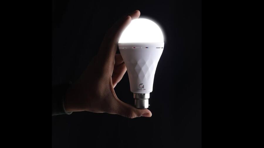 Amazon से सस्ते में खरीदें Rechargeable Bulb, बिजली जाने पर भी नहीं होगा घर में अंधेरा Glowing Night Rechargeable Light Bulb