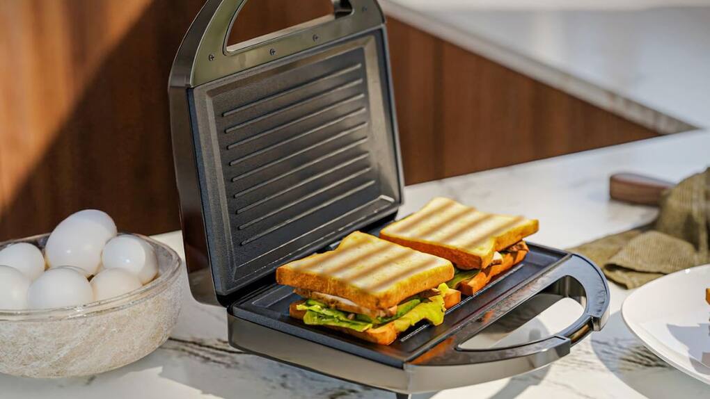 Amazon is offering sandwich makers at under Rs 2,000 with discounts.