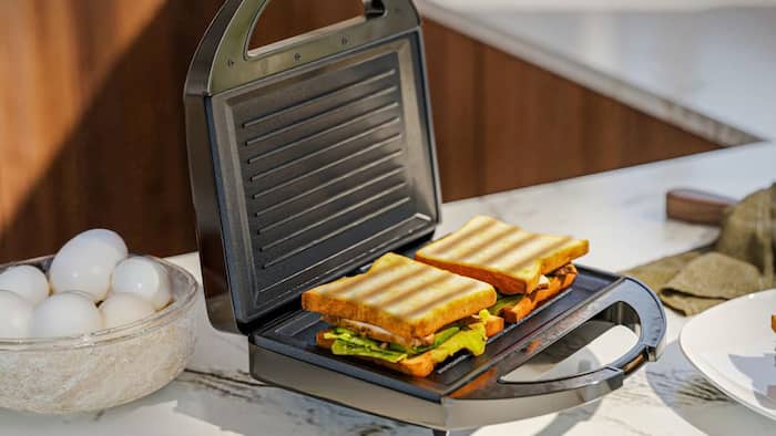 Amazon is offering sandwich makers at under Rs 2,000 with discounts.