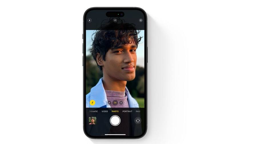 iPhone 15 Selfie Camera