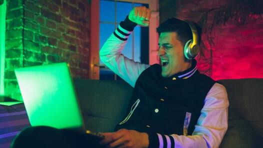 Amazon Grand Gaming Days Sale: गेमिंग का मजा दोगुना कर देंगे ये गैजेट्स, 1000 से कम में लाएं घर