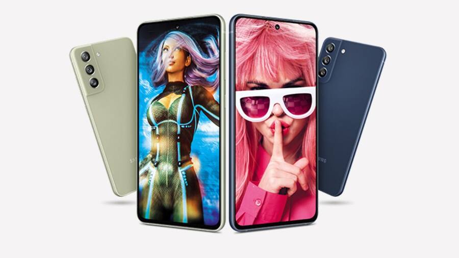 Amazon Deals: Top 5 smartphones under Rs 30,000 to get on Amazon Samsung Galaxy S21 FE 5G Display