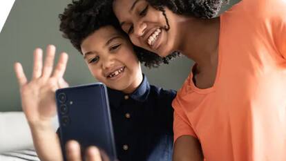 Samsung Galaxy M55 भारत में जल्द होगा लॉन्च, लीक तस्वीरों में दिखी फोन की पहली झलक!