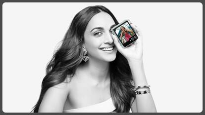 Amazon Deals: फ्लिप फोन पर 14 हजार तक की छूट, सस्ते में खरीदने का मौका