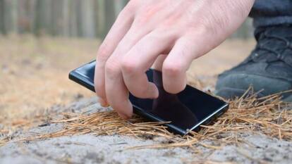 Sanchar Saathi प्लेटफॉर्म पर चोरी हुए फोन को कैसे करें ट्रैक? जानें स्टेप-बाय-स्टेप पूरा प्रोसेस