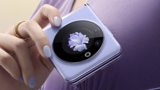 Amazon Offers: फ्लिप और फोल्ड फोन्स को खरीदने के लिए मची लूट, मिल रहा फाडू डिस्काउंट