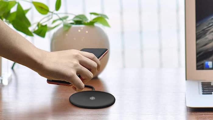 Amazon is offering wireless chargers at discounted prices.