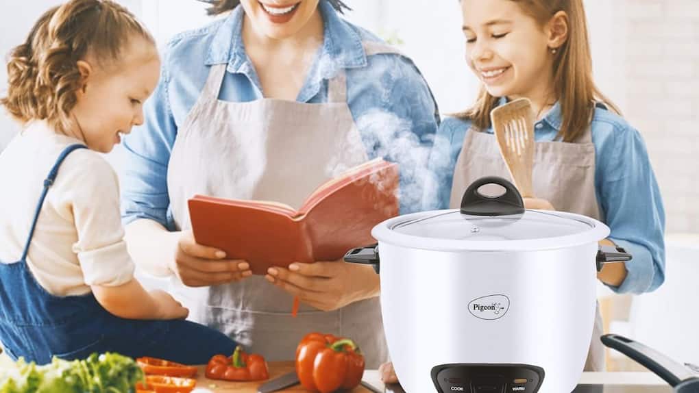 Electric rice cookers are currently selling at discounted prices.