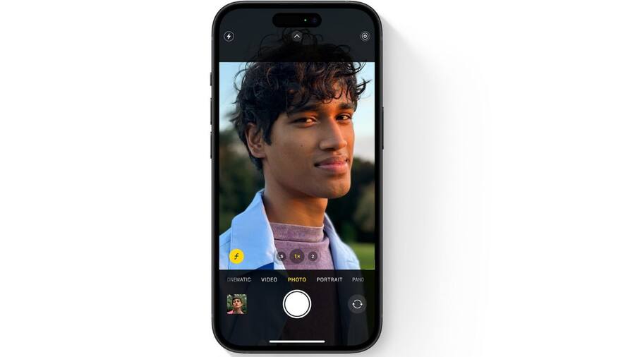 iPhone 15 Selfie Camera