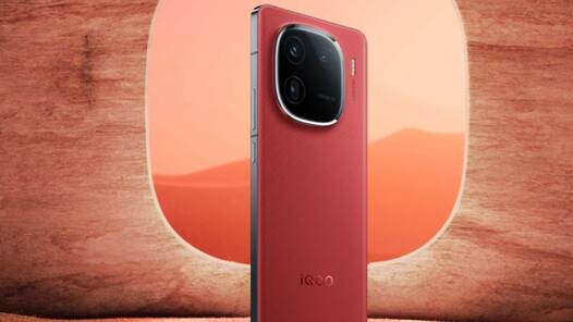 iQoo 13 फोन धाकड़ प्रोसेसर के साथ मारेगा एंट्री, फीचर्स हुए लीक