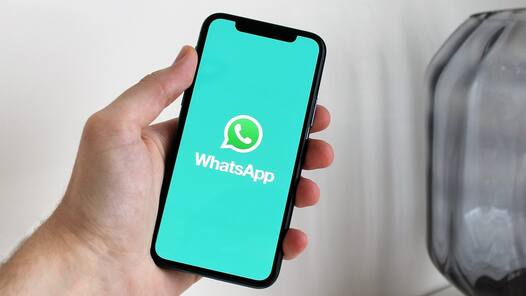 WhatsApp may soon let you share photos, files without internet