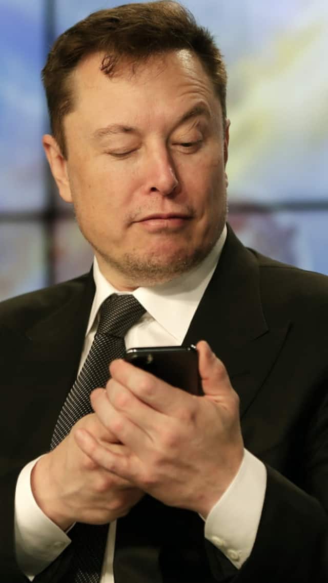 Elon-Musk-iPhone3.jpg?impolicy=Medium_Wi