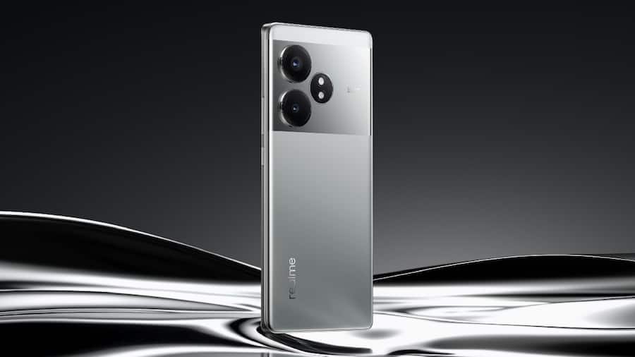 Realme GT 6 - Rs 30,999