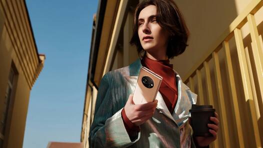 Amazon Offers: फोल्ड-फ्लिप स्मार्टफोन पर भारी डिस्काउंट, बिना समय गवाए उठाएं ऑफर का फायदा