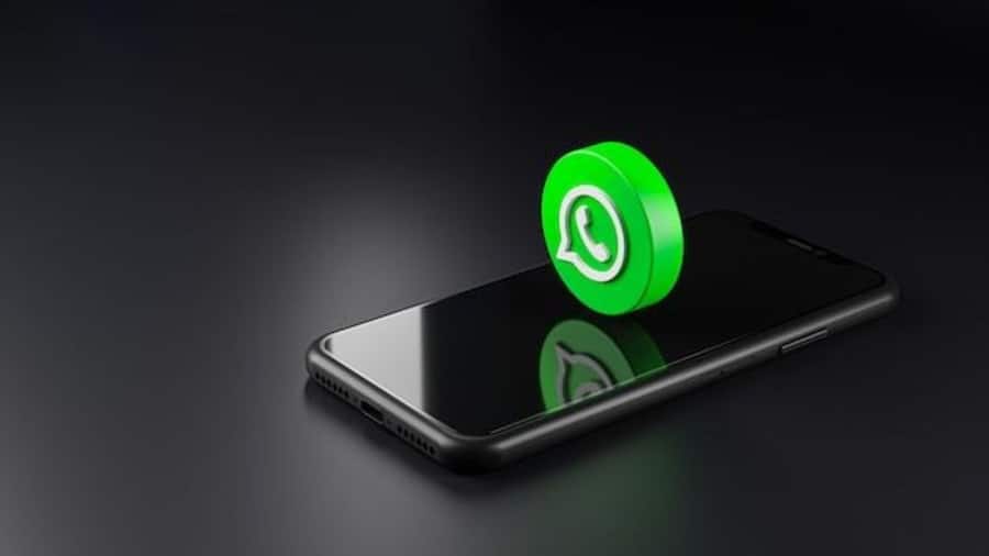 WhatsApp Update: अब लिंक्ड डिवाइस से चैट पर लगा पाएंगे लॉक, जानें कैसे WhatsApp
