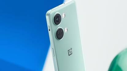 Amazon deals: Best smartphones to gift this Father's Day for under Rs 20,000