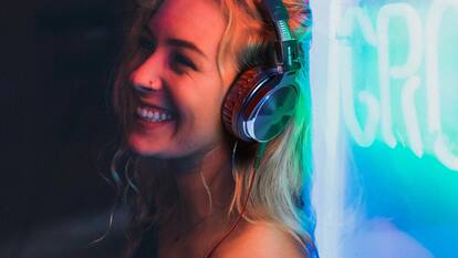 Top 7 Headphones under 2500: बढ़िया साउंड वाले क्लासिक हेडफोन, कीमत 2500 से कम