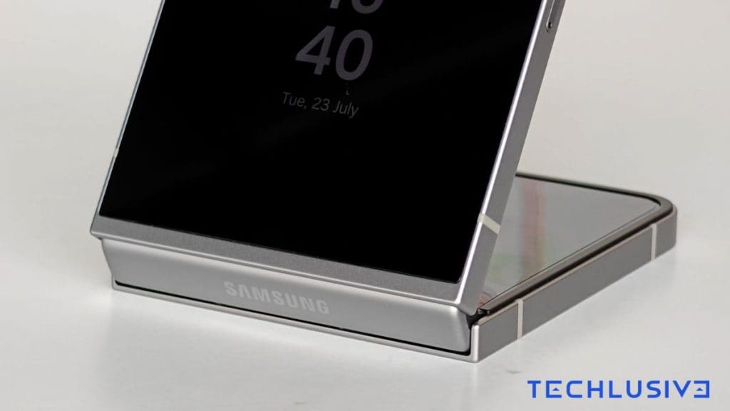 Samsung Galaxy Z Flip6 cover