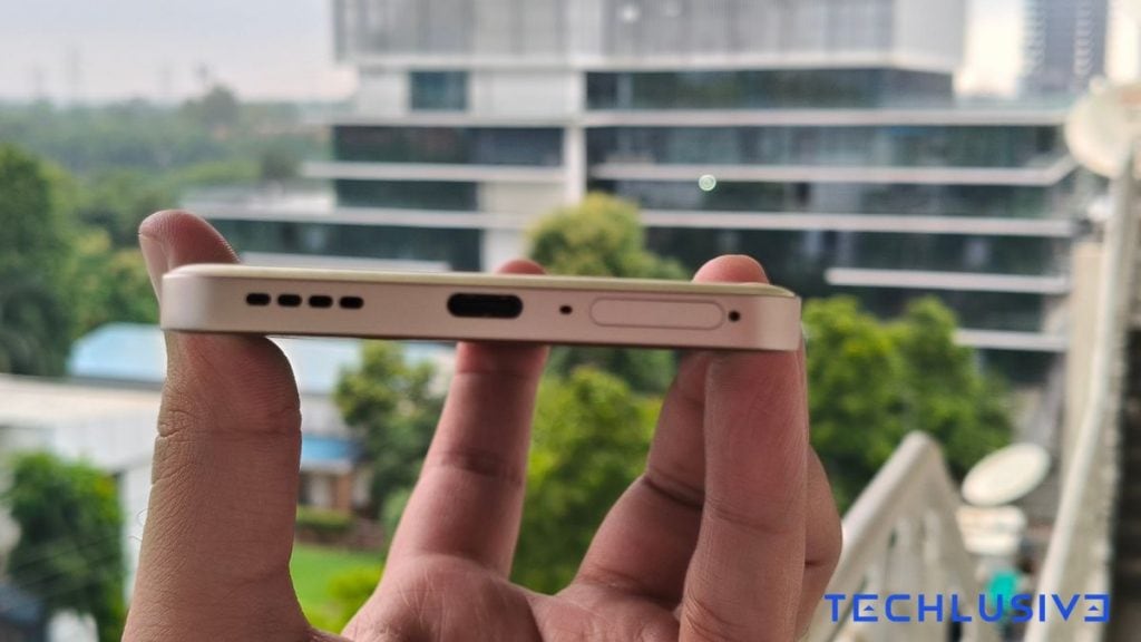 Realme 13 plus UBS port