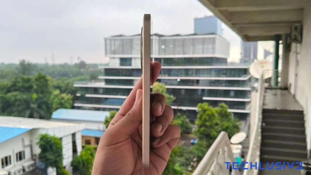 Realme 13 plus left side