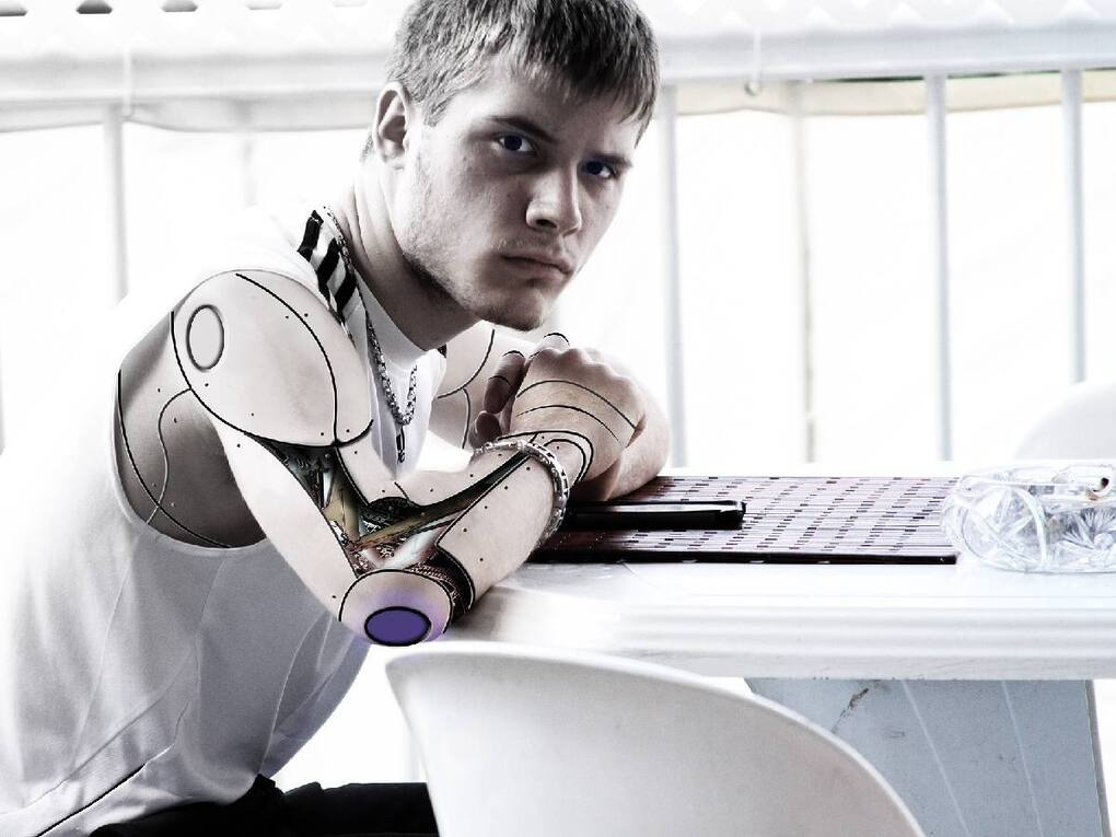LIVING ROBOTS