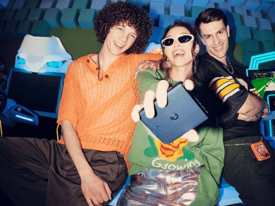 Motorla Razr 50 Neww (2)