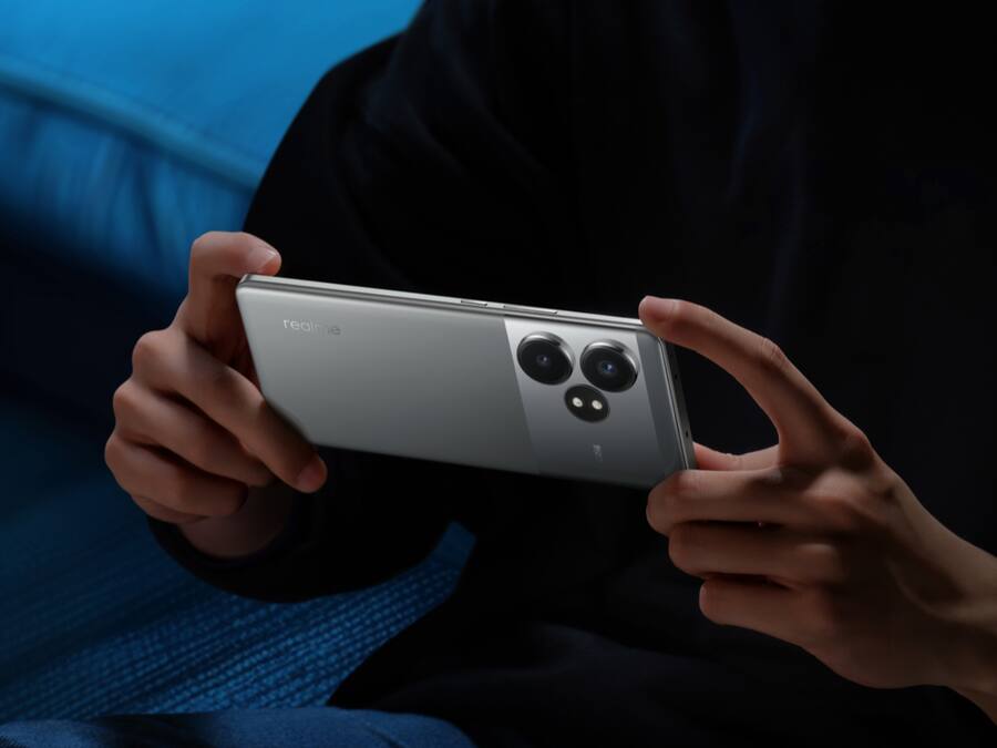 Smartphone under 35000 to buy in September 2024: OnePlus से Realme तक, 35000 से कम में खरीदें ये स्मार्टफोन्स Realme GT 6T 5G (5)