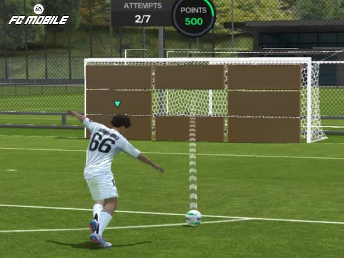 EA FC Mobile free kick