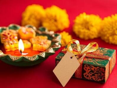 Diwali Gifts: इस दिवाली अपनों को गिफ्ट करें ये खास गैजेट, आएंगे उनके बहुत काम